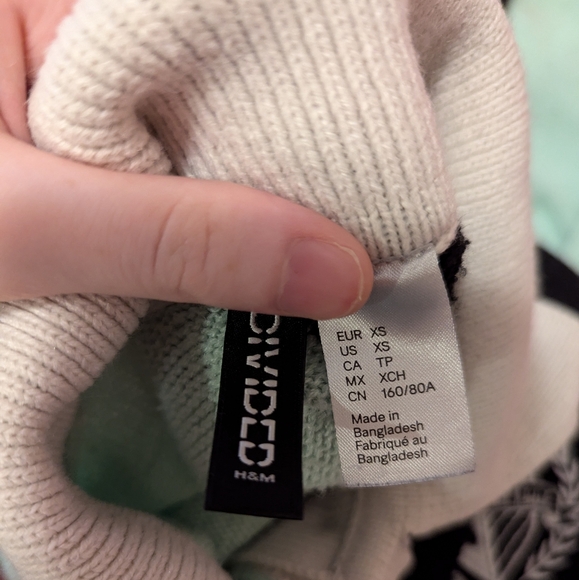 Divided H&M Green and Black Jumper - Picture 3 of 3